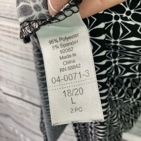 WOMAN WITHIN PLUS SIZE 18 20 TOP BLACK WHITE BLOUSE GUC - Picture 12 of 12